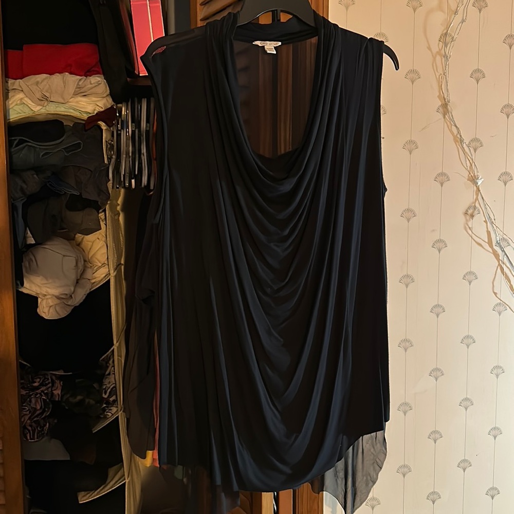 Sleeveless shirt